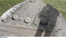 Треснувший камень, вид сверху (фото - http://forum.lah.ru/forum/72-5223-1#174841 автор - prosvet222)