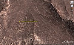 Рис.5 Линии Наска около Паредониса (14°50'12.90"S 74°54'13.00"W)  и геоглиф человекоподобного существа (14°52'26.81"S 74°55'35.62"W).
